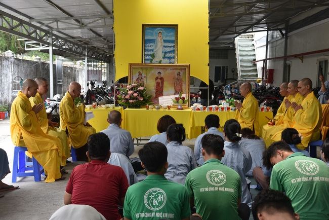 Charity Board: The Shop Opening Ceremony at Kim Hưng Company in Cần Thơ province