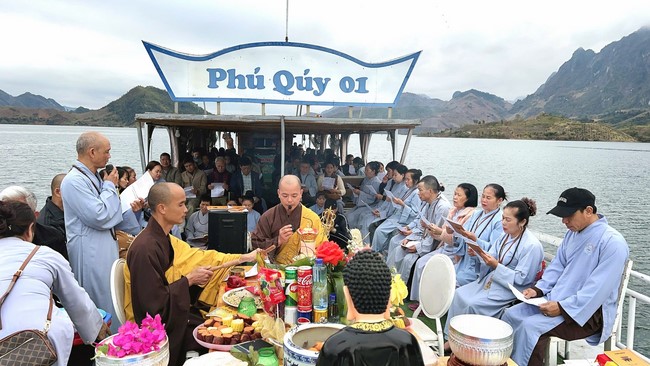 Chùa Hoà Phúc – Hà Nội: Lễ Cầu an trên lòng hồ thuỷ điện Sông Đà