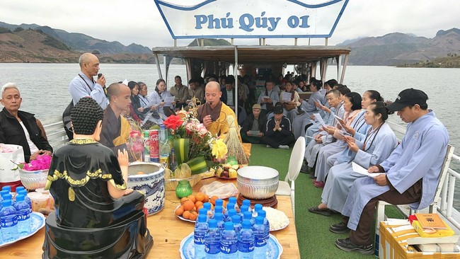 Chùa Hoà Phúc – Hà Nội: Lễ Cầu an trên lòng hồ thuỷ điện Sông Đà