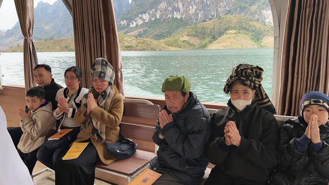 Chùa Hoà Phúc – Hà Nội: Lễ Cầu an trên lòng hồ thuỷ điện Sông Đà