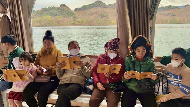 Chùa Hoà Phúc – Hà Nội: Lễ Cầu an trên lòng hồ thuỷ điện Sông Đà