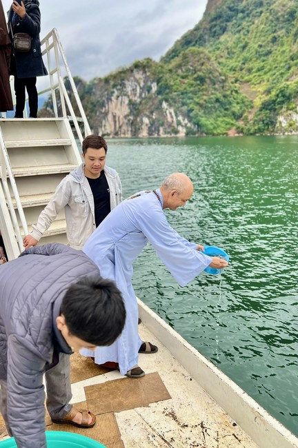 Chùa Hoà Phúc – Hà Nội: Lễ Cầu an trên lòng hồ thuỷ điện Sông Đà