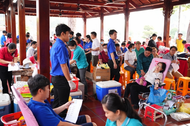 Humanitarian Blood Donation