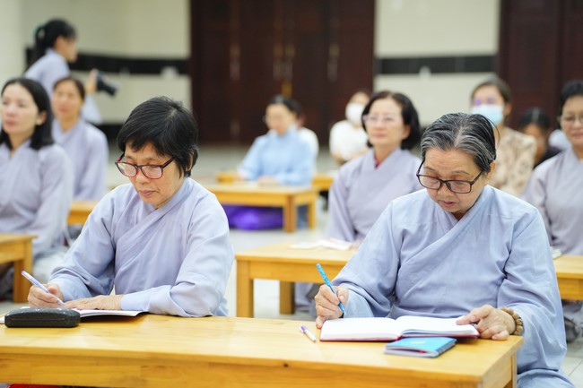 Lớp “Phật Pháp Ứng Dụng Hoằng Pháp”: Tu học giáo lí  3 ngày đầu xuân Ất Tỵ 2025