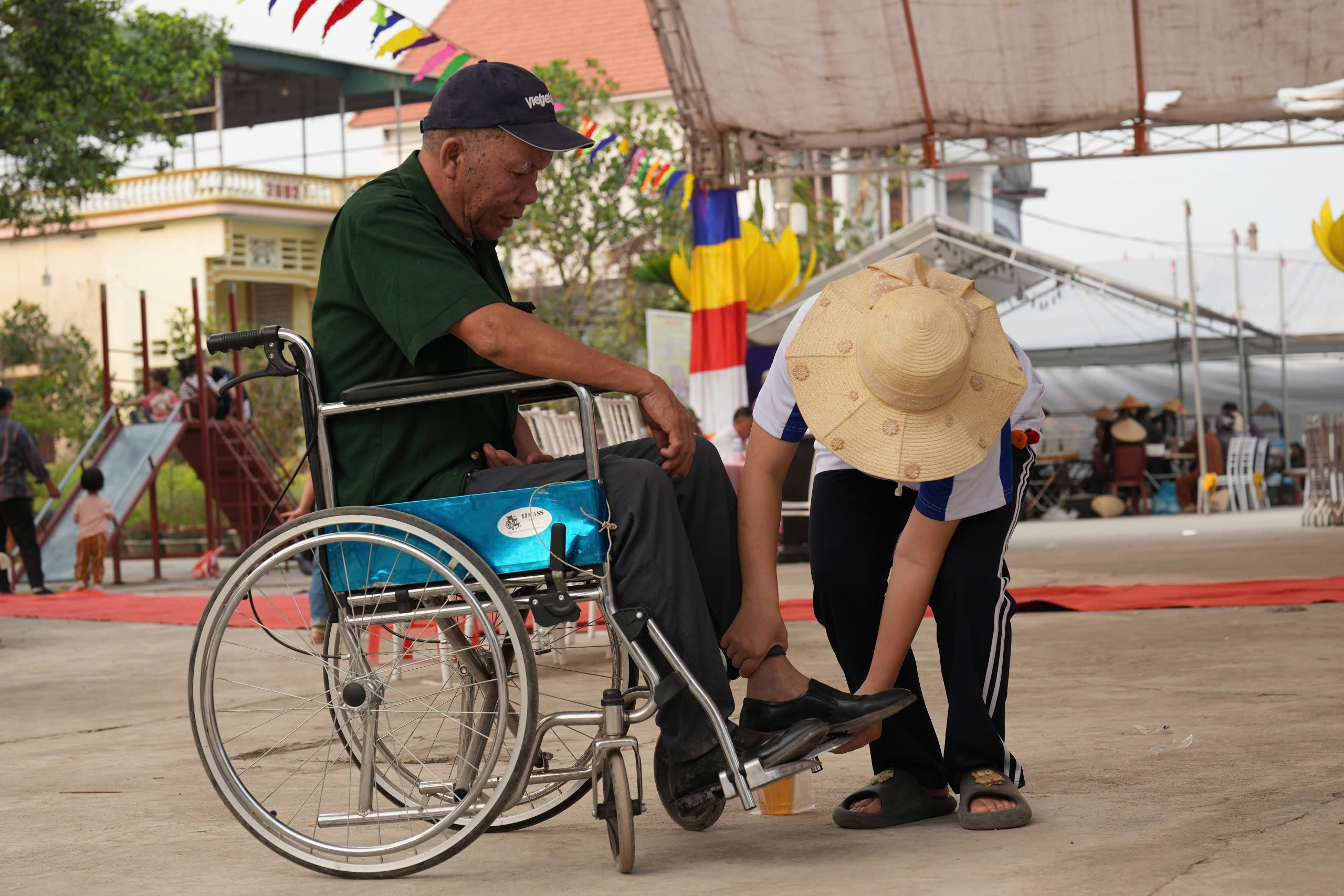 Traditional Festival and Candle Lighting Night of Co Tan Pagoda - Hai Duong