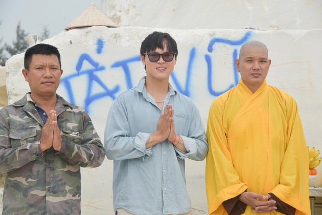 Charity Board: The beginning rite to sculpt the statue Bodhisattva Avalokiteshvara offering to Pho Hien vihara in Dong Nai