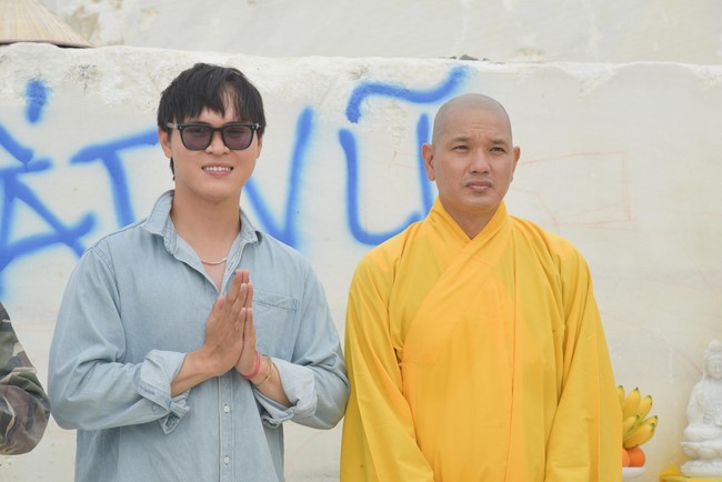 Charity Board: The beginning rite to sculpt the statue Bodhisattva Avalokiteshvara offering to Pho Hien vihara in Dong Nai