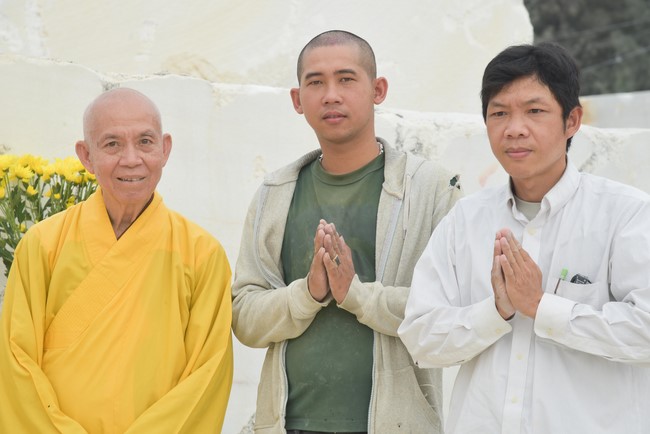 Charity Board: The beginning rite to sculpt the statue Bodhisattva Avalokiteshvara offering to Pho Hien vihara in Dong Nai