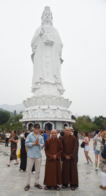Charity Board: The beginning rite to sculpt the statue Bodhisattva Avalokiteshvara offering to Pho Hien vihara in Dong Nai