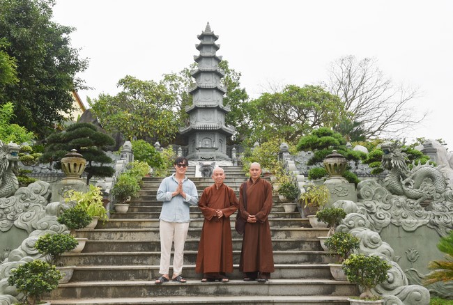 Charity Board: The beginning rite to sculpt the statue Bodhisattva Avalokiteshvara offering to Pho Hien vihara in Dong Nai