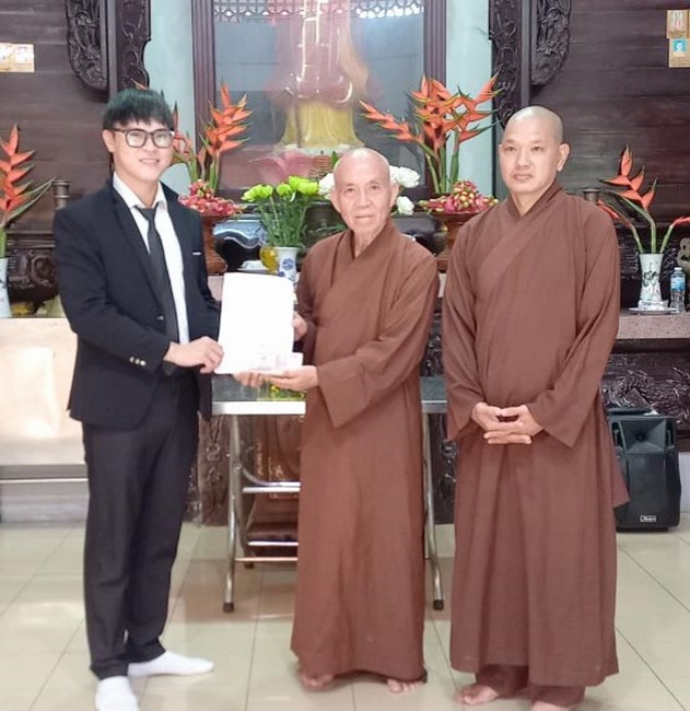 Charity Board: The beginning rite to sculpt the statue Bodhisattva Avalokiteshvara offering to Pho Hien vihara in Dong Nai