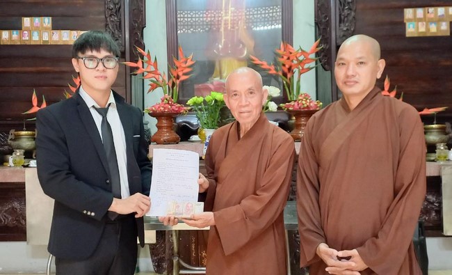 Charity Board: The beginning rite to sculpt the statue Bodhisattva Avalokiteshvara offering to Pho Hien vihara in Dong Nai
