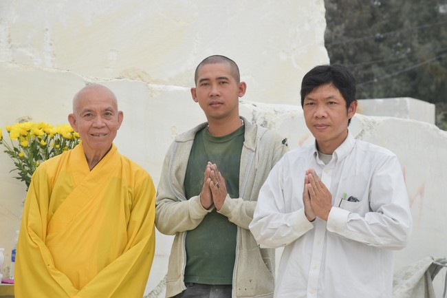 Charity Board: The beginning rite to sculpt the statue Bodhisattva Avalokiteshvara offering to Pho Hien vihara in Dong Nai
