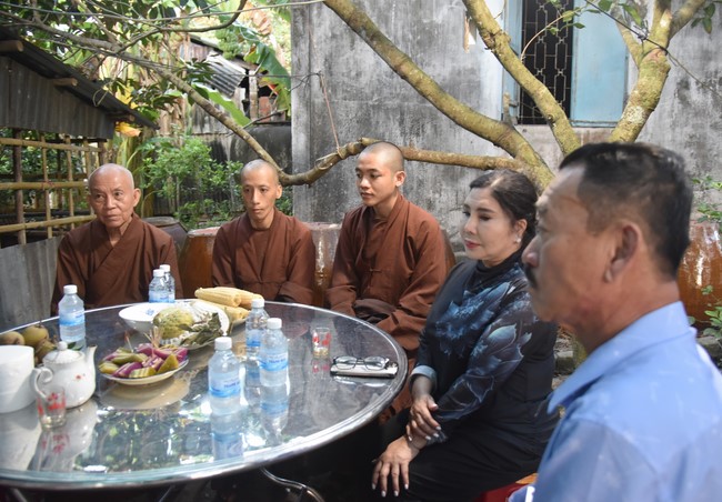 Charity Board: Support money to build charity houses at Chau Thanh district, Dong Thap