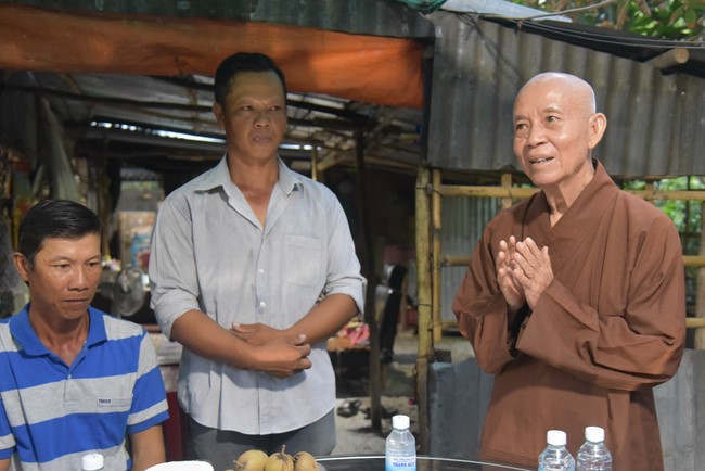 Charity Board: Support money to build charity houses at Chau Thanh district, Dong Thap