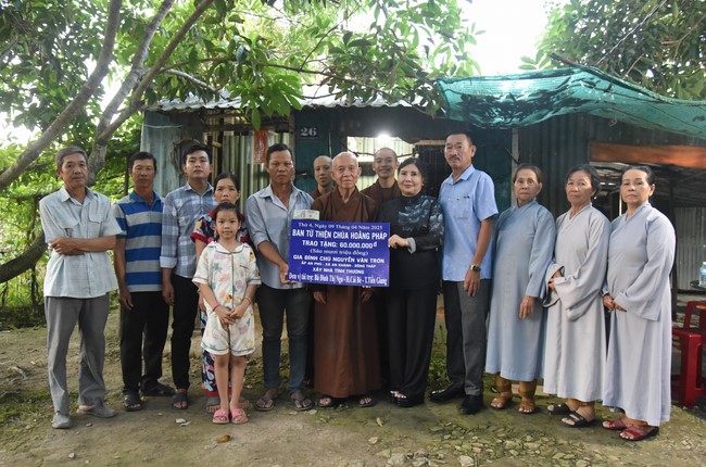 Charity Board: Support money to build charity houses at Chau Thanh district, Dong Thap