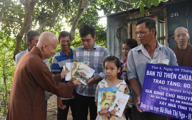 Charity Board: Support money to build charity houses at Chau Thanh district, Dong Thap