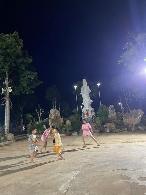 Repentance ceremony on Feb. 29th, Year of the Snake at Suoi Phap Pagoda, Tay Ninh