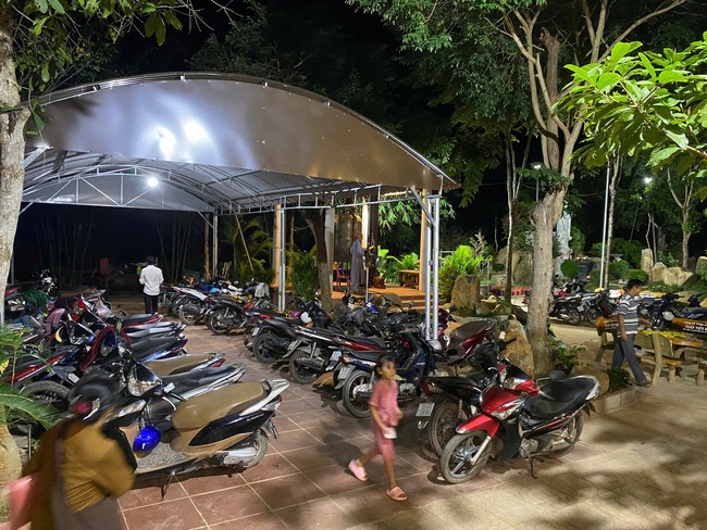 Repentance ceremony on Feb. 29th, Year of the Snake at Suoi Phap Pagoda, Tay Ninh