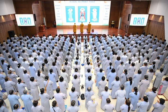 Dharma Talk “The Buddha appeared to bring happiness to gods and humans” preached by Most Thích Nhat Hy in the 105th Seven-Day Retreat