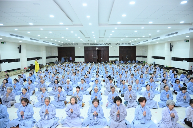 Dharma Talk “The Buddha appeared to bring happiness to gods and humans” preached by Most Thích Nhat Hy in the 105th Seven-Day Retreat