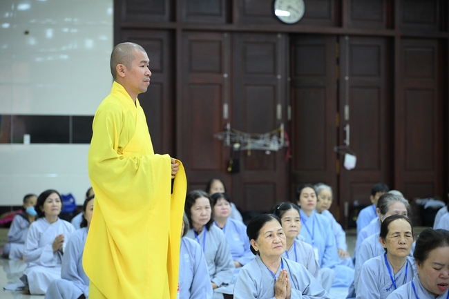 Dharma Talk “The Buddha appeared to bring happiness to gods and humans” preached by Most Thích Nhat Hy in the 105th Seven-Day Retreat