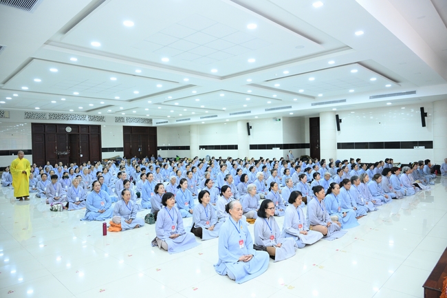 Dharma Talk “The Buddha appeared to bring happiness to gods and humans” preached by Most Thích Nhat Hy in the 105th Seven-Day Retreat