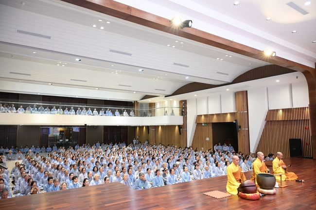 Dharma Talk “The Buddha appeared to bring happiness to gods and humans” preached by Most Thích Nhat Hy in the 105th Seven-Day Retreat