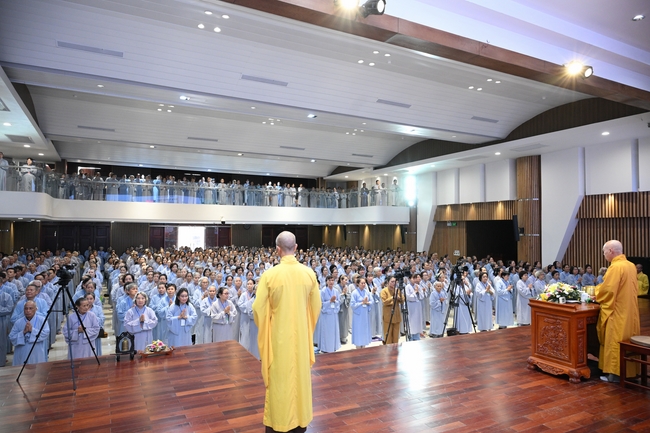 Dharma Talk “The Buddha appeared to bring happiness to gods and humans” preached by Most Thích Nhat Hy in the 105th Seven-Day Retreat