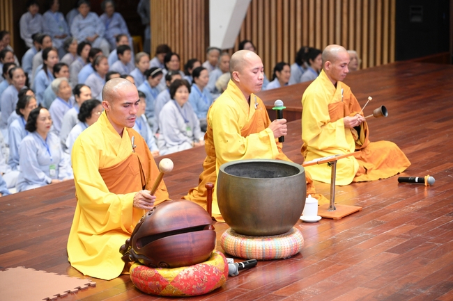 Dharma Talk “The Buddha appeared to bring happiness to gods and humans” preached by Most Thích Nhat Hy in the 105th Seven-Day Retreat