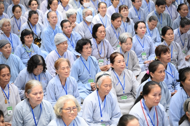 Dharma Talk “The Buddha appeared to bring happiness to gods and humans” preached by Most Thích Nhat Hy in the 105th Seven-Day Retreat