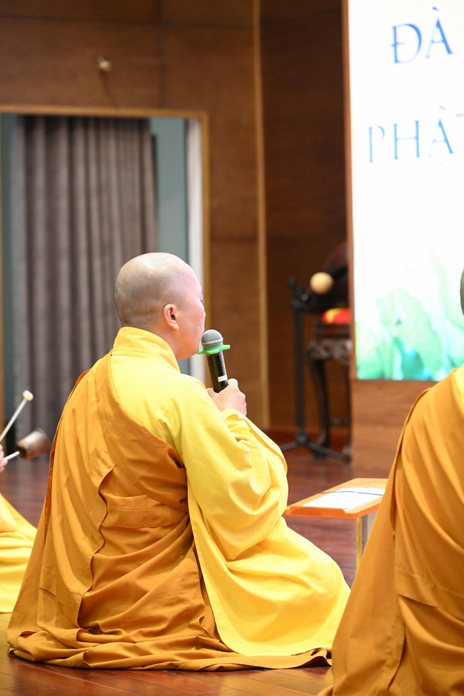 Dharma Talk “The Buddha appeared to bring happiness to gods and humans” preached by Most Thích Nhat Hy in the 105th Seven-Day Retreat