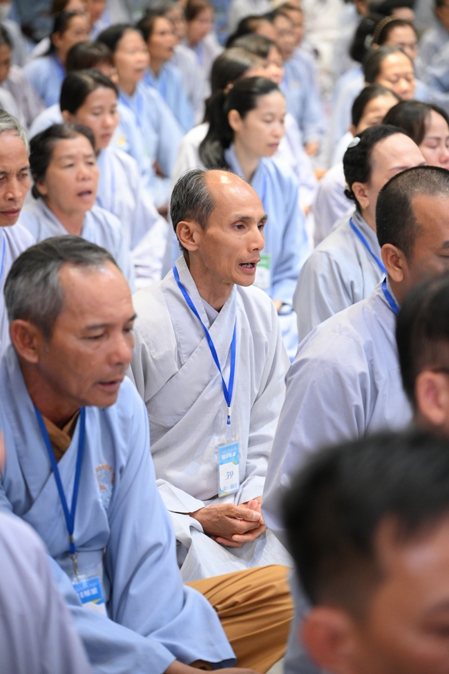 Dharma Talk “The Buddha appeared to bring happiness to gods and humans” preached by Most Thích Nhat Hy in the 105th Seven-Day Retreat