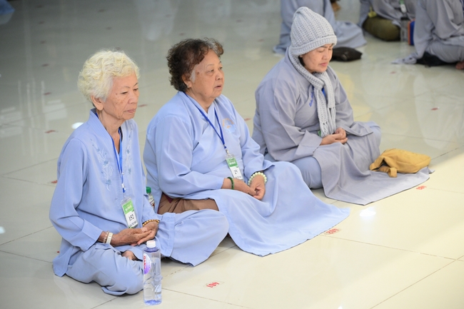 Dharma Talk “The Buddha appeared to bring happiness to gods and humans” preached by Most Thích Nhat Hy in the 105th Seven-Day Retreat