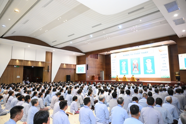 Dharma Talk “The Buddha appeared to bring happiness to gods and humans” preached by Most Thích Nhat Hy in the 105th Seven-Day Retreat