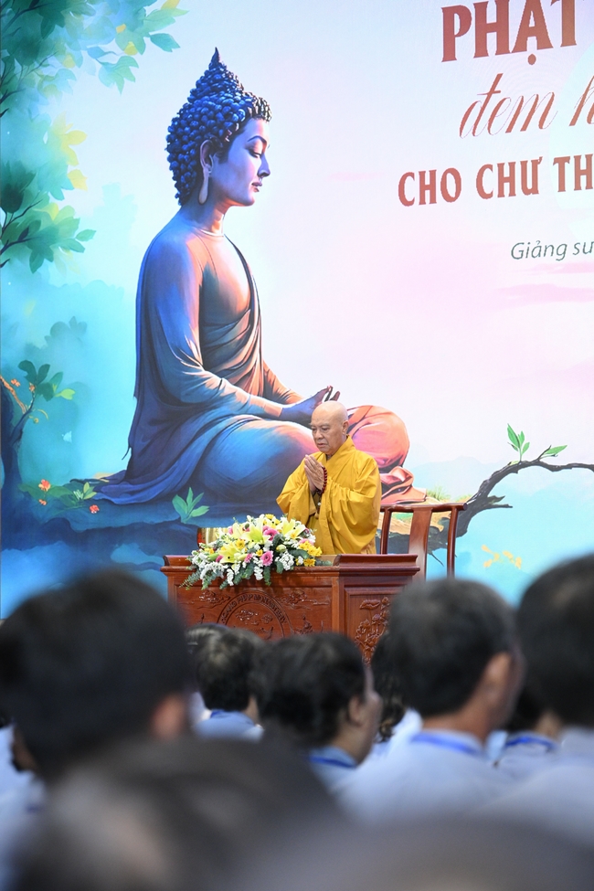 Dharma Talk “The Buddha appeared to bring happiness to gods and humans” preached by Most Thích Nhat Hy in the 105th Seven-Day Retreat