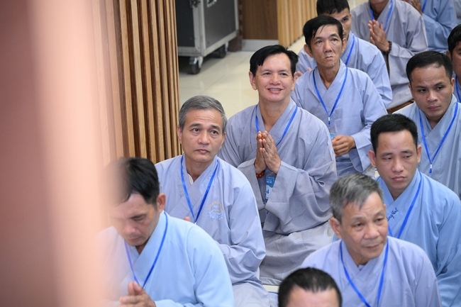 Dharma Talk “The Buddha appeared to bring happiness to gods and humans” preached by Most Thích Nhat Hy in the 105th Seven-Day Retreat
