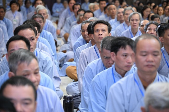 Dharma Talk “The Buddha appeared to bring happiness to gods and humans” preached by Most Thích Nhat Hy in the 105th Seven-Day Retreat