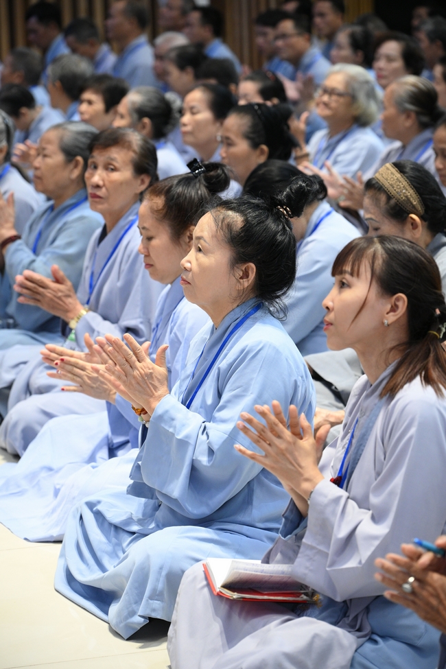 Dharma Talk “The Buddha appeared to bring happiness to gods and humans” preached by Most Thích Nhat Hy in the 105th Seven-Day Retreat