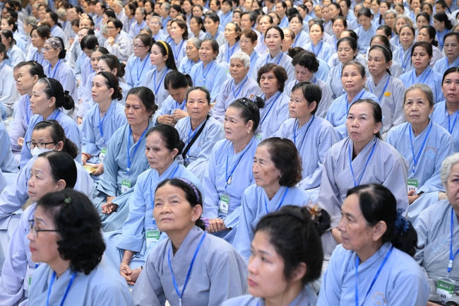 Dharma Talk “The Buddha appeared to bring happiness to gods and humans” preached by Most Thích Nhat Hy in the 105th Seven-Day Retreat