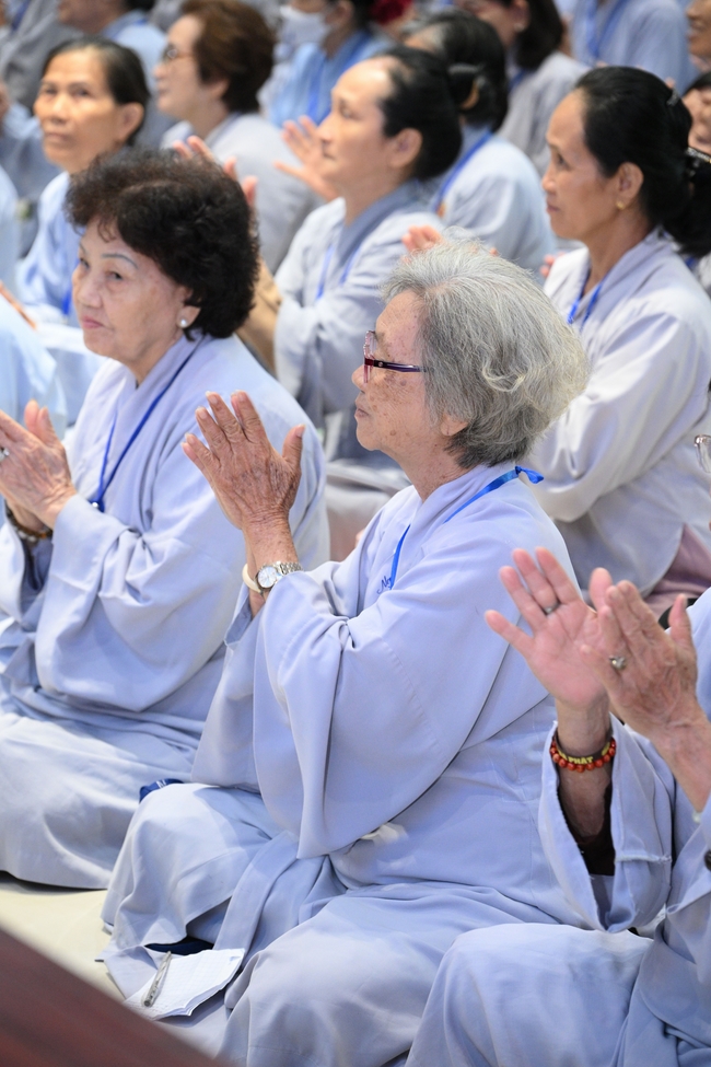Dharma Talk “The Buddha appeared to bring happiness to gods and humans” preached by Most Thích Nhat Hy in the 105th Seven-Day Retreat