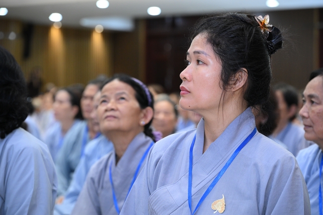Dharma Talk “The Buddha appeared to bring happiness to gods and humans” preached by Most Thích Nhat Hy in the 105th Seven-Day Retreat