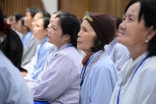 Dharma Talk “The Buddha appeared to bring happiness to gods and humans” preached by Most Thích Nhat Hy in the 105th Seven-Day Retreat
