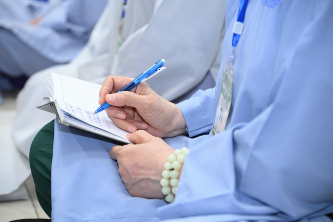 Dharma Talk “The Buddha appeared to bring happiness to gods and humans” preached by Most Thích Nhat Hy in the 105th Seven-Day Retreat