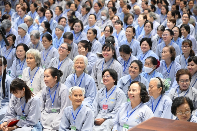 Dharma Talk “The Buddha appeared to bring happiness to gods and humans” preached by Most Thích Nhat Hy in the 105th Seven-Day Retreat