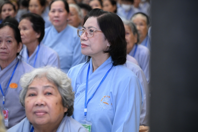 Dharma Talk “The Buddha appeared to bring happiness to gods and humans” preached by Most Thích Nhat Hy in the 105th Seven-Day Retreat