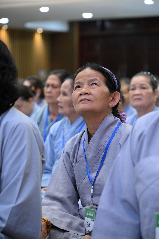 Dharma Talk “The Buddha appeared to bring happiness to gods and humans” preached by Most Thích Nhat Hy in the 105th Seven-Day Retreat