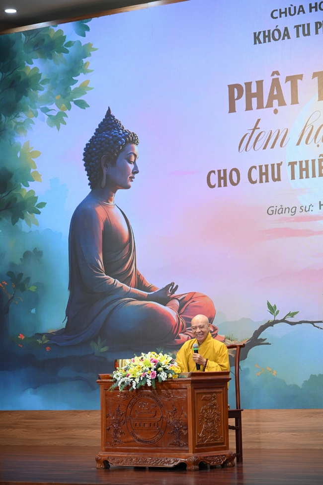 Dharma Talk “The Buddha appeared to bring happiness to gods and humans” preached by Most Thích Nhat Hy in the 105th Seven-Day Retreat