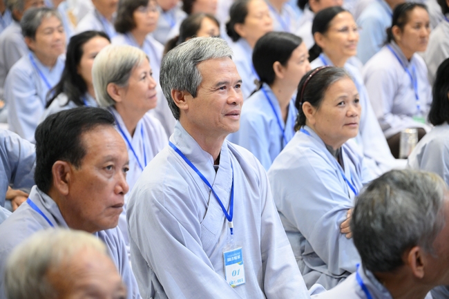 Dharma Talk “The Buddha appeared to bring happiness to gods and humans” preached by Most Thích Nhat Hy in the 105th Seven-Day Retreat