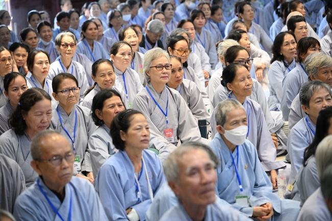 Dharma Talk “The Buddha appeared to bring happiness to gods and humans” preached by Most Thích Nhat Hy in the 105th Seven-Day Retreat
